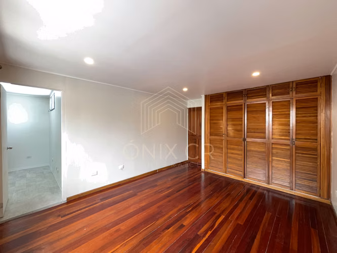 Alquiler Casa en Uruca San José | con Habitación en Primer Nivel + Jacuzzi - Imagen 12