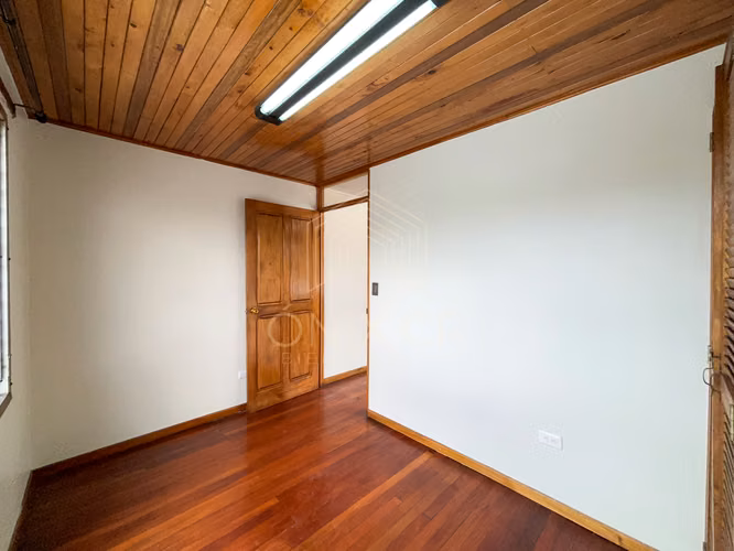 Alquiler Casa en Uruca San José | con Habitación en Primer Nivel + Jacuzzi - Imagen 14