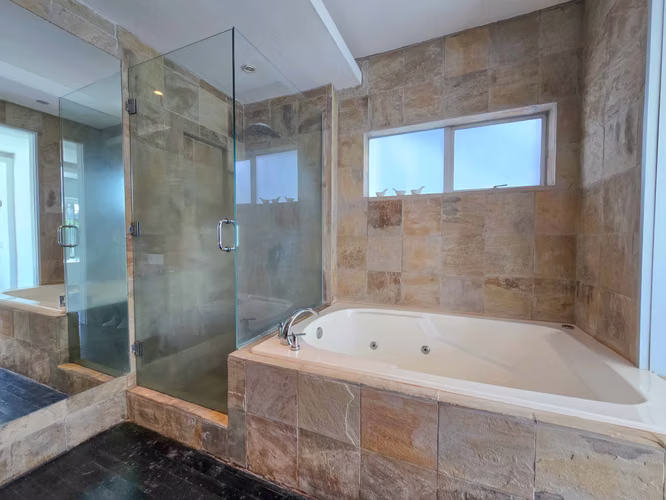 Apartamento en 1er nivel con terraza grande en Bello Horizonte Escazú - Imagen 14