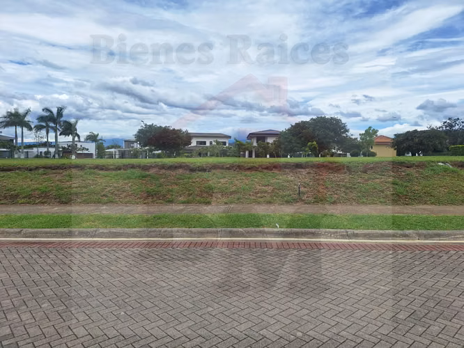 Se Vende Lote en Condominio Madero Negro (612.5 metros)