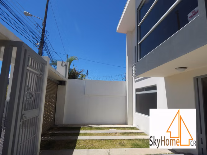 225369 / Alquiler / Lomas de Ayarco Sur / Vestidor / Cochera / Sin mascotas - Imagen 2