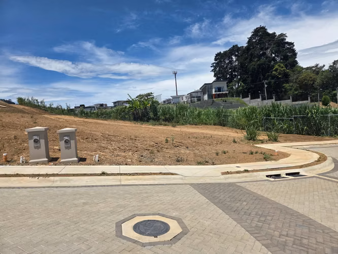 Lote de 227m2 en exclusivo Condominio de Tres Ríos/ 56 millones