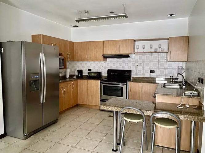 FURNISHED 90M2 WITH SERVICES INCLUDED IN TOWER IN BEAUTIFUL TREJOS