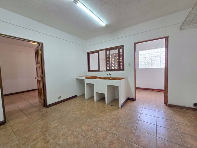 Apartamento de 3 habit. + de servicio / con jardín en Bello Horizonte Escazú - Imagen 18