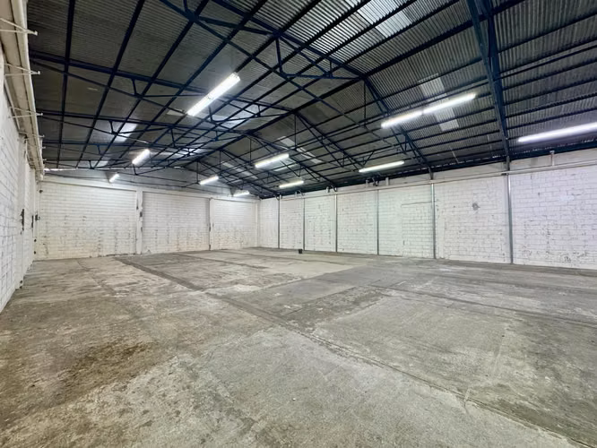 Alquiler bodega comercial en Barrio Pitahaya, San José | 631 m² - Imagen 2