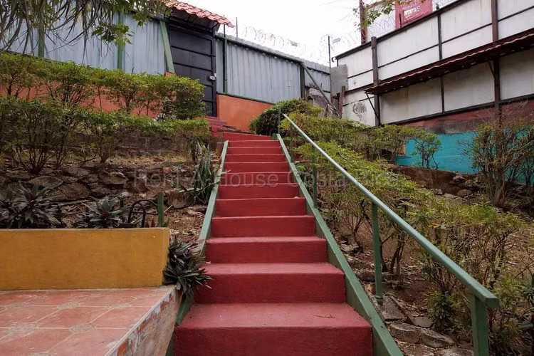 Venta de Casa en Barrio San Luis de Alajuela. RAH 26-1529 - Imagen 2