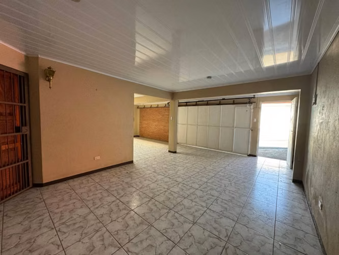 Casa con 2 habitaciones y cochera para 2 vehículos – Alajuela Centro - Imagen 3