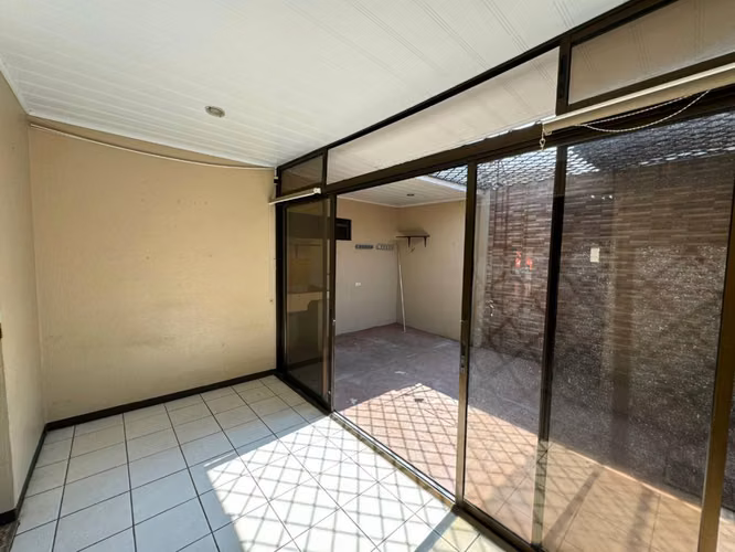 Casa con 2 habitaciones y cochera para 2 vehículos – Alajuela Centro - Imagen 5