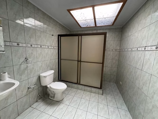 Casa con 2 habitaciones y cochera para 2 vehículos – Alajuela Centro - Imagen 4