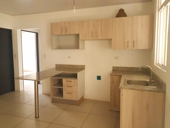 Lindo y amplio apartamento en San José Barrio Cuba! P085 - Imagen 1