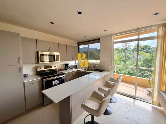 Alquiler de apartamento amueblado con terraza y vista en Escazú - Imagen 2