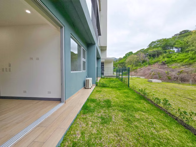 Para estrenar! Lujoso apartamento con jardín y línea blanca en Santa Ana - Imagen 16