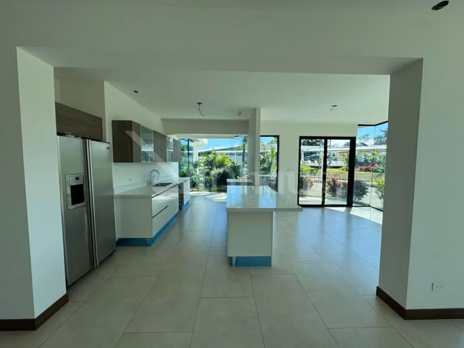 Se alquila apartamento en Escazú. Cerca de Novex. - Imagen 4