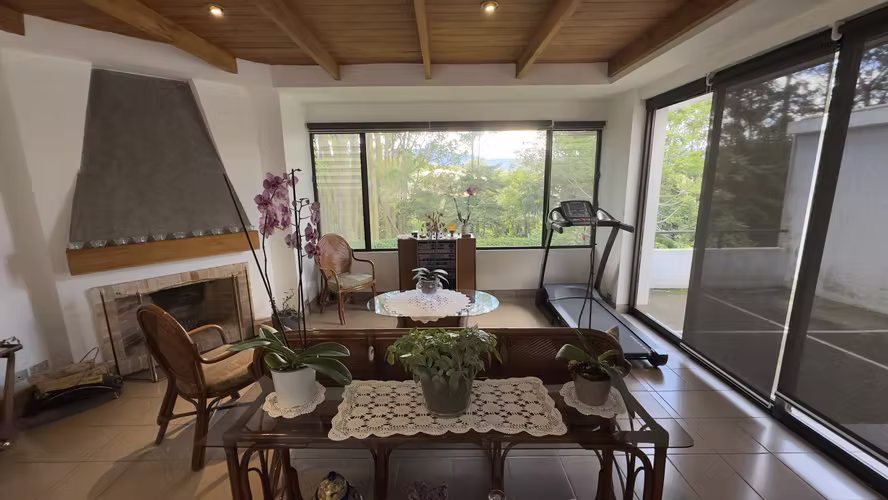 Venta de elegante y espaciosa casa, Curridabat, Granadilla. (FE) - Imagen 3