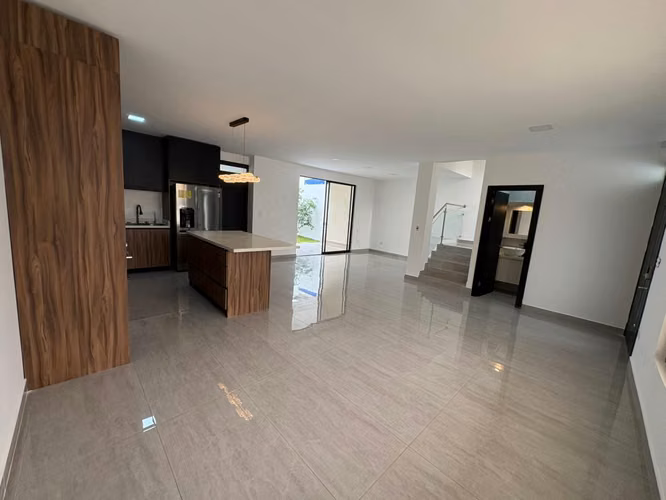 *Venta de Casa de Lujo en Condominio Tipo Resort en Tres Ríos - Imagen 2