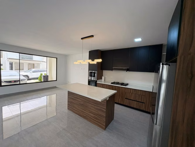 *Venta de Casa de Lujo en Condominio Tipo Resort en Tres Ríos - Imagen 5