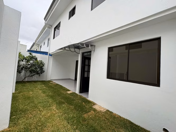 *Venta de Casa de Lujo en Condominio Tipo Resort en Tres Ríos - Imagen 7