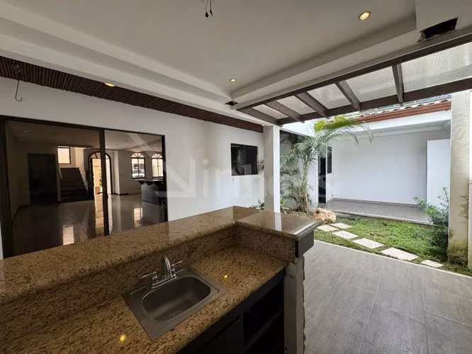 BIEN ADJUDICADO. Venta de casa en condominio en Pozos, Santa Ana. - Imagen 12
