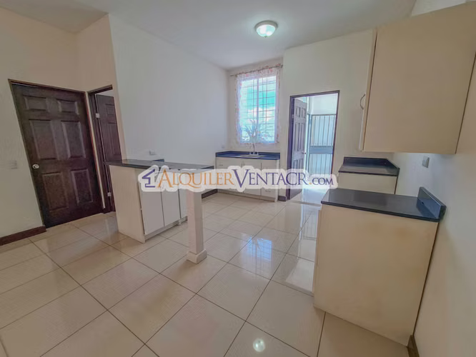 Apartamento de un nivel de 2 habit. con patio en Santa Ana Centro - Imagen 13
