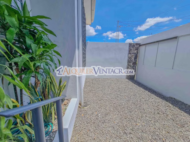 Apartamento de un nivel de 2 habit. con patio en Santa Ana Centro - Imagen 10