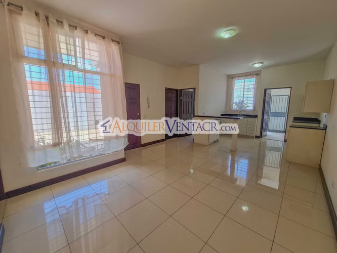 Apartamento de un nivel de 2 habit. con patio en Santa Ana Centro - Imagen 5