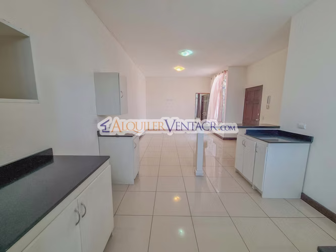 Apartamento de un nivel de 2 habit. con patio en Santa Ana Centro - Imagen 4