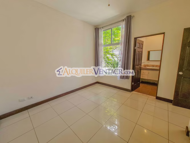 Apartamento de un nivel de 2 habit. con patio en Santa Ana Centro - Imagen 16