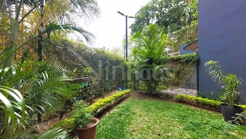 En venta apartamento de lujo con pequeño jardín en Escazú Centro - Imagen 11