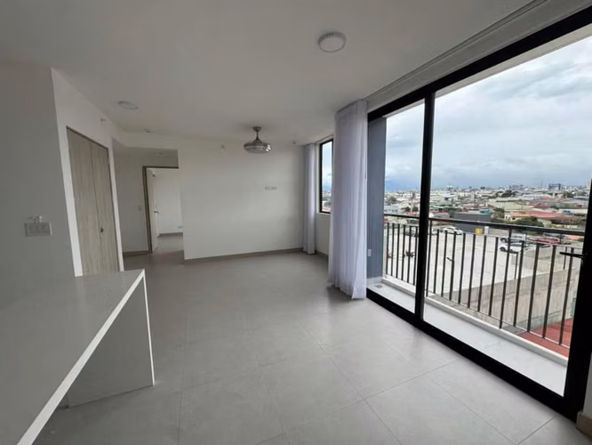 Alquiler de Apartamento Sky House, Piso 6.