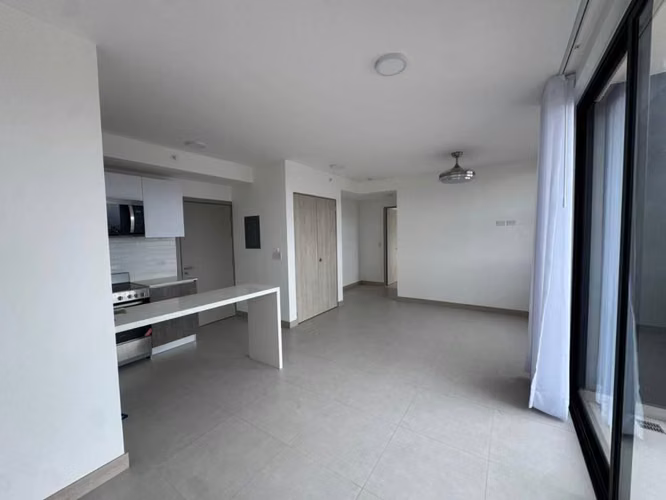 Alquiler de Apartamento Sky House, Piso 6.