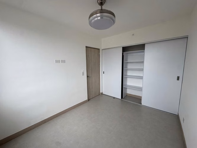 Alquiler de Apartamento Sky House, Piso 6.