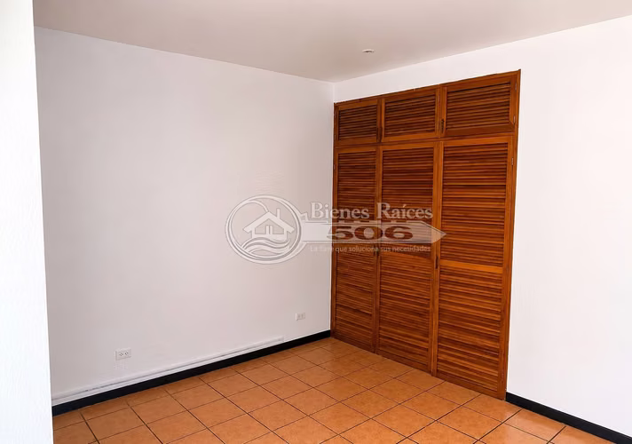 CASA GRANDE CON APARTARTAMENTO | ULLOA, HEREDIA - Imagen 7