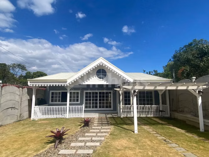 En venta casa independiente de una planta en Piedades, Santa Ana.