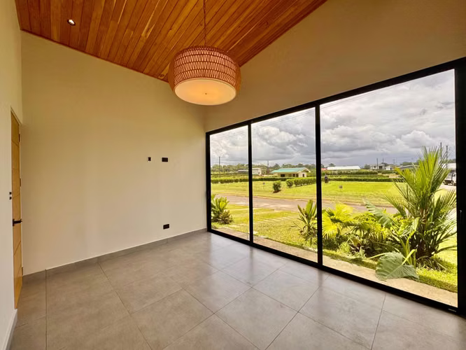 Venta de propiedad con dos módulos independientes, en condominio en La Fortuna.