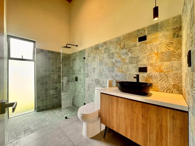 Venta de propiedad con dos módulos independientes, en condominio en La Fortuna.