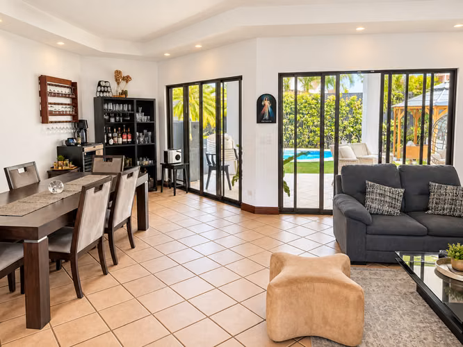 Venta Casa 4 Hab en Valle del Sol, Santa Ana — 400 m² construcción - Imagen 4