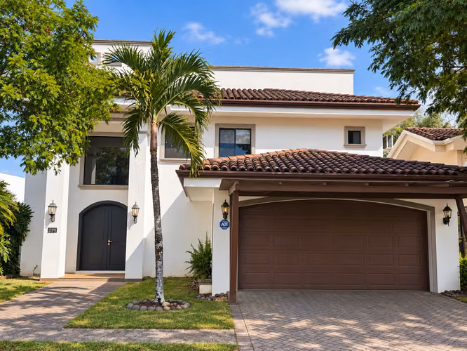 Venta Casa 4 Hab en Valle del Sol, Santa Ana — 400 m² construcción