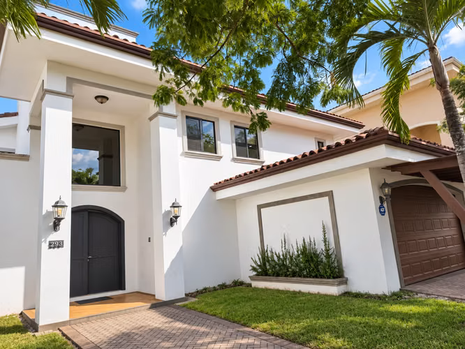 Venta Casa 4 Hab en Valle del Sol, Santa Ana — 400 m² construcción - Imagen 2