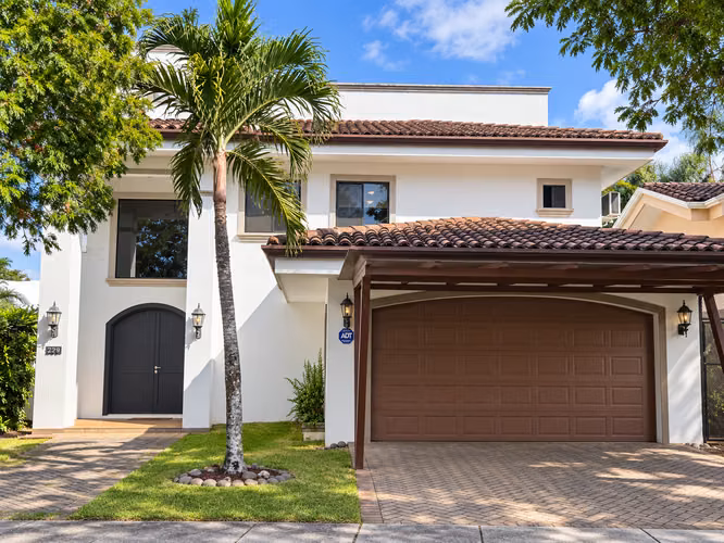 Venta Casa 4 Hab en Valle del Sol, Santa Ana — 400 m² construcción - Imagen 12