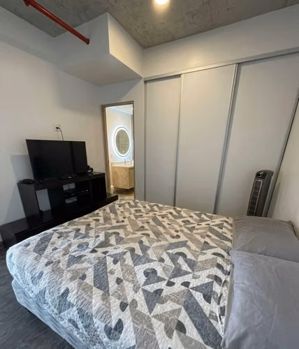 Apartamento en Alquiler Amoblado URBN Escalante, Piso 22.