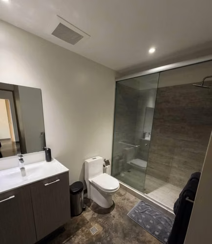 Apartamento en Alquiler Amoblado URBN Escalante, Piso 22.