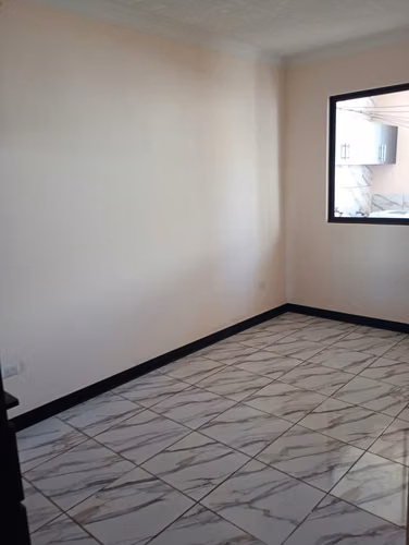 SE VENDE CASA EN RESIDENCIAL DESAMPARADOS DE ALAJUELA - Imagen 11