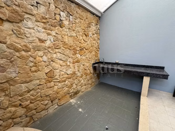 En venta casa en pequeño condominio de 4 unidades en Laureles, Escazú. - Imagen 7