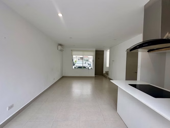 ALQUILER DE CASA DE 3 HAB EN CONDOMINIO EN POZOS DE SANTA ANA