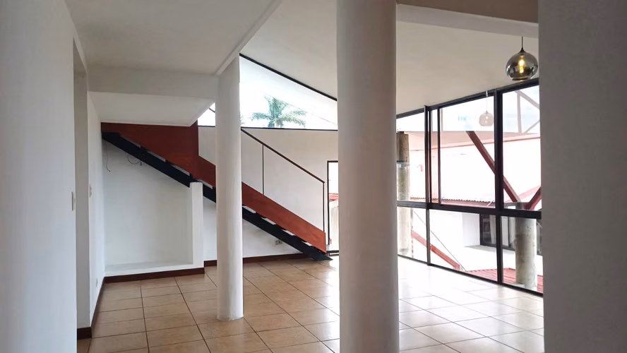 Se alquila apartamento: !Elegancia, Espacio y Trabajo desde Casa! - Imagen 4