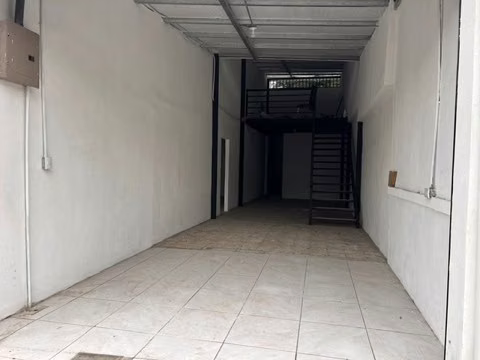 LOC-198   ALQUILER 2 LOCALES COMERCIALES DESAMPARADOS - Imagen 4
