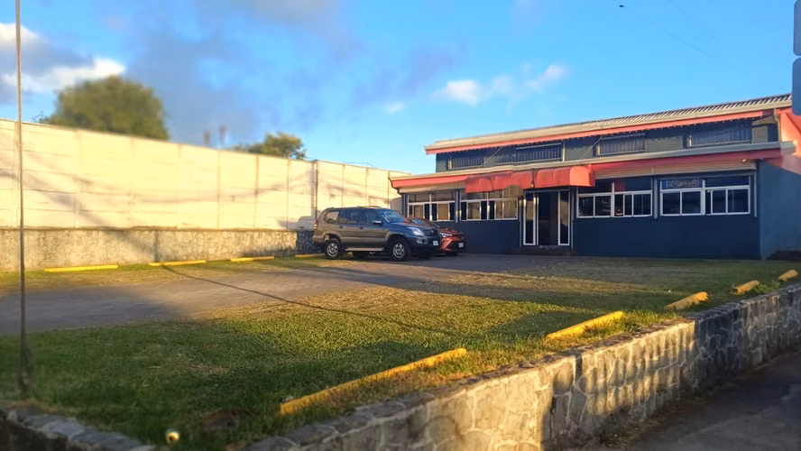 Propiedad Comercial Esquinera de Alta Visibilidad | Excelente Ubic. en Ruta 202