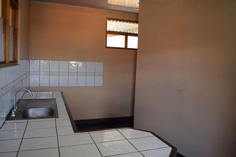 Alquilo apartamento en Mercedes Norte, segundo piso, iluminado, ventilado, cochera 1 carro