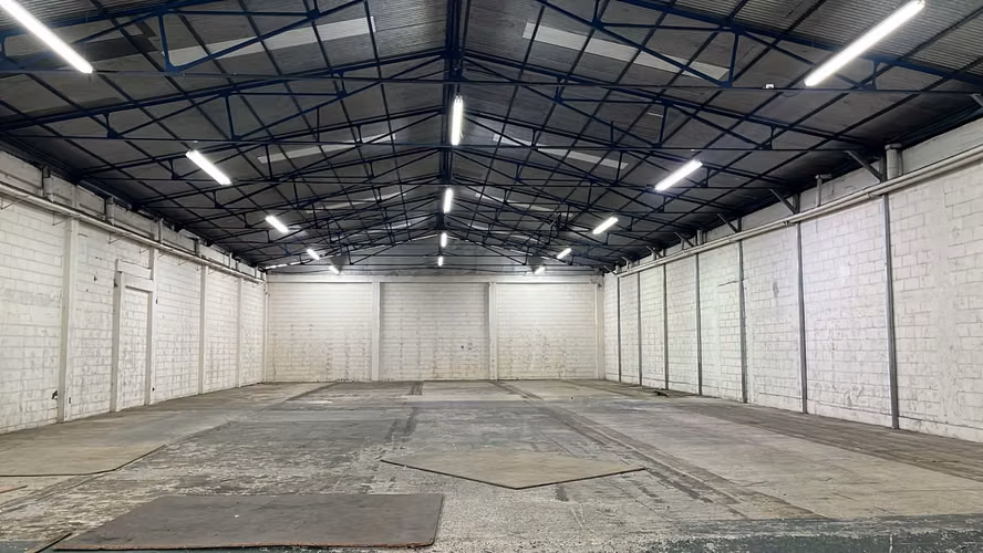 AQUILA INDEPENDENT WAREHOUSE IN SAN JOSE COMMERCIAL USE 631 m2