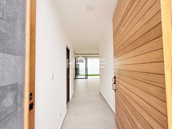 Casa en Alquiler dentro de Exclusivo Condominio en Santa Ana - Imagen 2